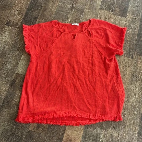 Umgee Linen Blend Cut Out Round Neckline Top with Frayed Fringe Hem - Picture 4 of 8